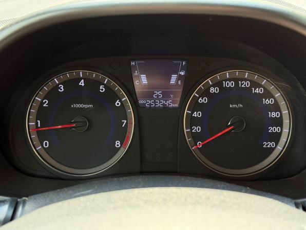 Hyundai Solaris I с пробегом 2013 года, цена 625 000 рублей, 253244 км, седан, Автокод Объявления