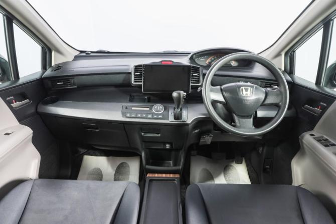 Honda Freed II с пробегом 2017 года, цена 1 599 000 рублей, 73000 км, компактвэн, Автокод Объявления