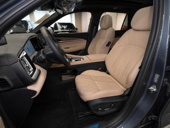 Geely Monjaro I Рестайлинг 2 с пробегом 2025 года, цена 4 200 000 рублей, 26 км, внедорожник, Автокод Объявления