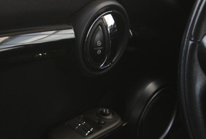 Mini Hatch III (F55/F56) с пробегом 2014 года, цена 1 675 000 рублей, 92633 км, хэтчбек, Автокод Объявления