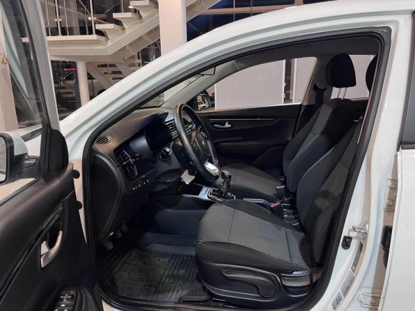 Kia Rio IV с пробегом 2018 года, цена 1 380 000 рублей, 100106 км, седан, Автокод Объявления