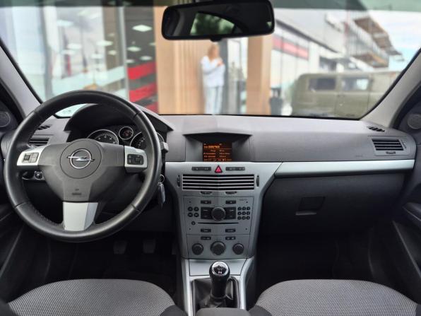 Opel Astra H Рестайлинг с пробегом 2010 года, цена 519 000 рублей, 203815 км, седан, Автокод Объявления