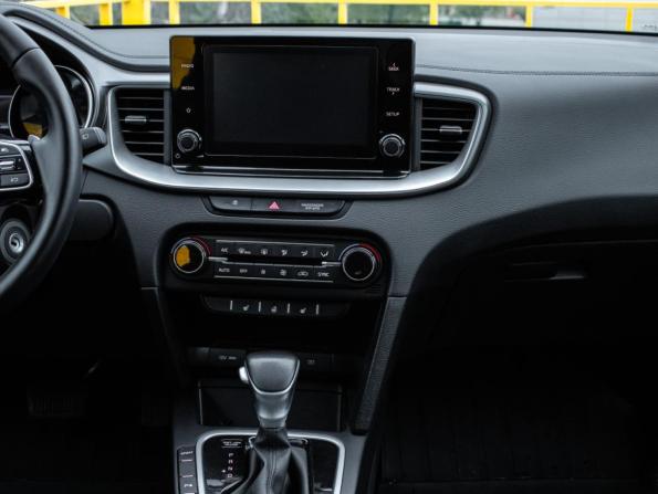 Kia Ceed III Рестайлинг с пробегом 2022 года, цена 2 300 000 рублей, 36132 км, хэтчбек, Автокод Объявления