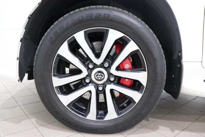 Toyota Land Cruiser 200 Series Рестайлинг 2 с пробегом 2019 года, цена 7 370 000 рублей, 220610 км, внедорожник, Автокод Объявления