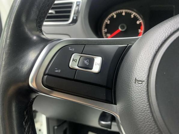 Volkswagen Polo V Рестайлинг с пробегом 2019 года, цена 1 180 000 рублей, 105506 км, седан, Автокод Объявления