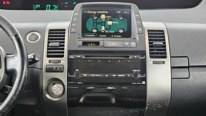Toyota Prius II Рестайлинг (XW20) с пробегом 2008 года, цена 749 000 рублей, 300000 км, лифтбек, Автокод Объявления