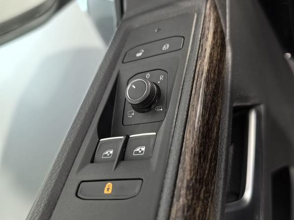 Volkswagen Multivan T6 Рестайлинг с пробегом 2021 года, цена 5 999 000 рублей, 90109 км, минивэн, Автокод Объявления
