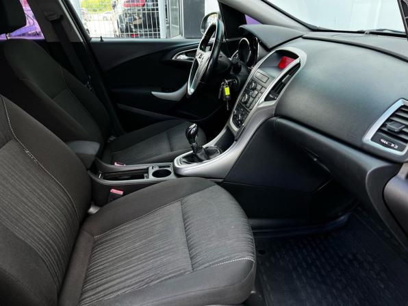 Opel Astra J с пробегом 2010 года, цена 740 500 рублей, 166089 км, хэтчбек, Автокод Объявления