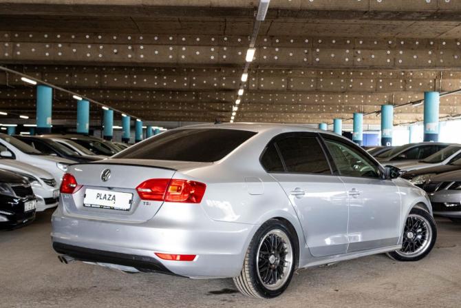 Volkswagen Jetta VI с пробегом 2013 года, цена 1 000 000 рублей, 239287 км, седан, Автокод Объявления