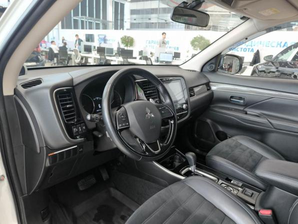 Mitsubishi Outlander III Рестайлинг 3 с пробегом 2022 года, цена 3 200 000 рублей, 48172 км, внедорожник, Автокод Объявления