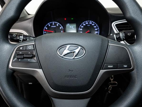 Hyundai Solaris II с пробегом 2019 года, цена 1 348 000 рублей, 97000 км, седан, Автокод Объявления