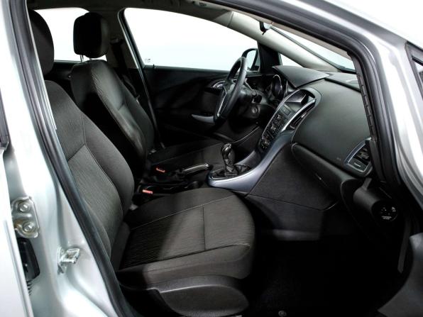 Opel Astra J Рестайлинг с пробегом 2013 года, цена 735 000 рублей, 154101 км, седан, Автокод Объявления