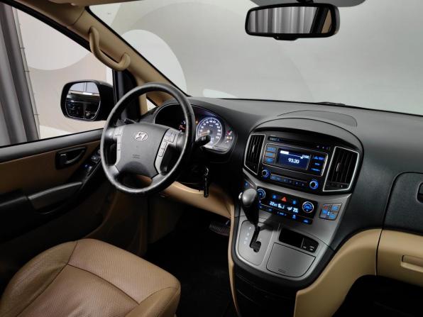 Hyundai H-1 II Рестайлинг 2 с пробегом 2019 года, цена 2 333 000 рублей, 253247 км, минивэн, Автокод Объявления