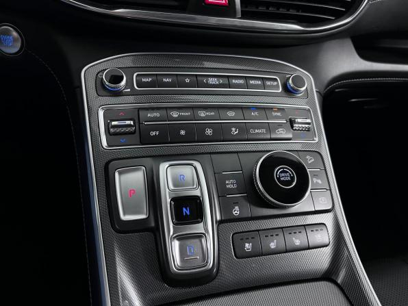 Hyundai Santa Fe IV Рестайлинг с пробегом 2023 года, цена 3 725 000 рублей, 61479 км, внедорожник, Автокод Объявления