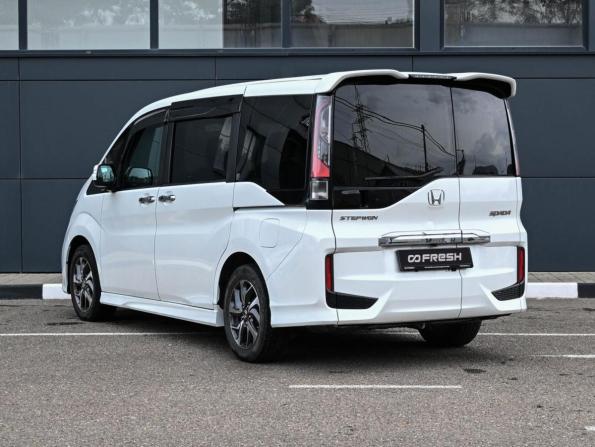 Honda Stepwgn V с пробегом 2015 года, цена 1 989 000 рублей, 104698 км, минивэн, Автокод Объявления