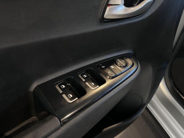 Kia Rio IV Рестайлинг с пробегом 2021 года, цена 1 395 000 рублей, 135838 км, хэтчбек, Автокод Объявления