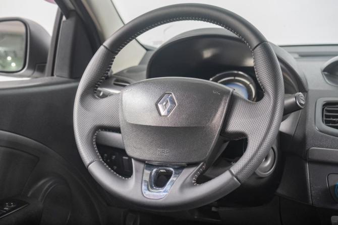 Renault Fluence I Рестайлинг с пробегом 2015 года, цена 979 000 рублей, 181000 км, седан, Автокод Объявления