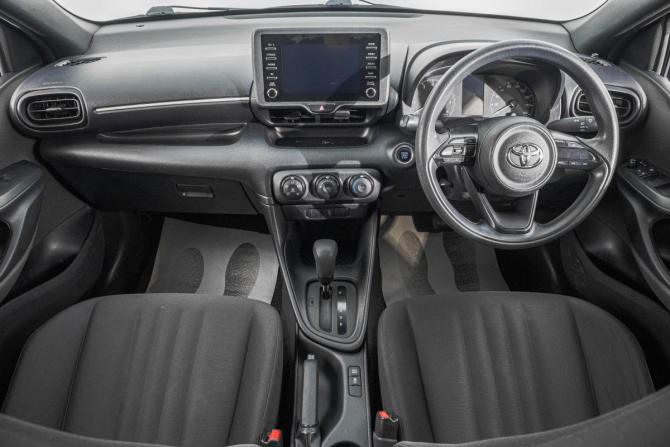 Toyota Yaris IV с пробегом 2020 года, цена 1 299 000 рублей, 93300 км, хэтчбек, Автокод Объявления