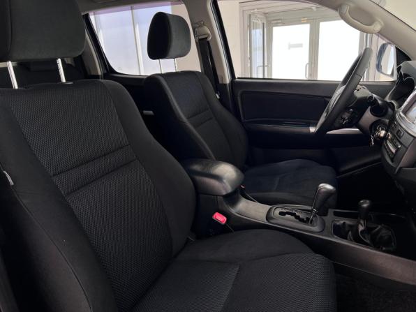 Toyota Hilux VII Рестайлинг с пробегом 2015 года, цена 2 450 000 рублей, 229823 км, пикап, Автокод Объявления