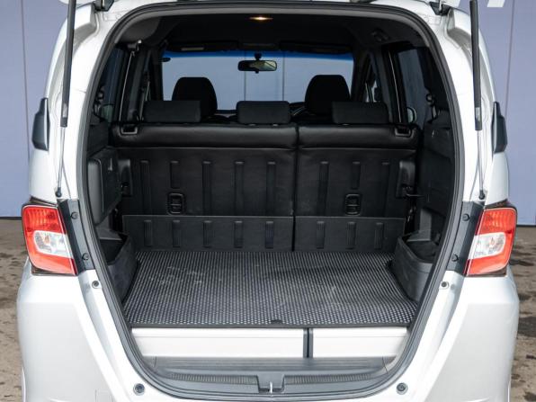 Honda Freed I Рестайлинг с пробегом 2013 года, цена 1 100 000 рублей, 104401 км, компактвэн, Автокод Объявления
