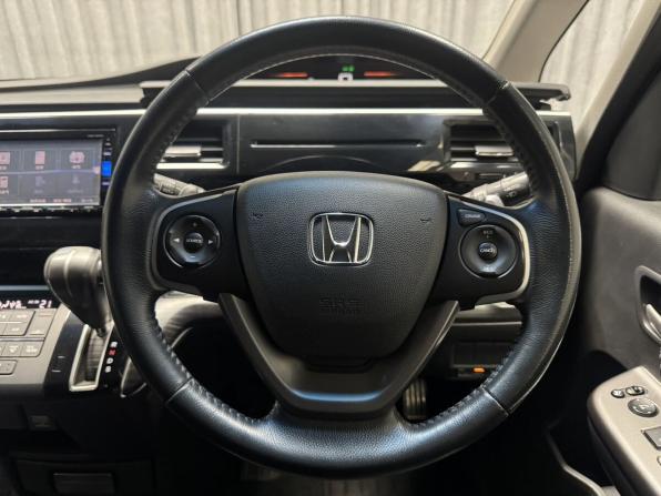 Honda Stepwgn V с пробегом 2016 года, цена 2 150 000 рублей, 169084 км, минивэн, Автокод Объявления