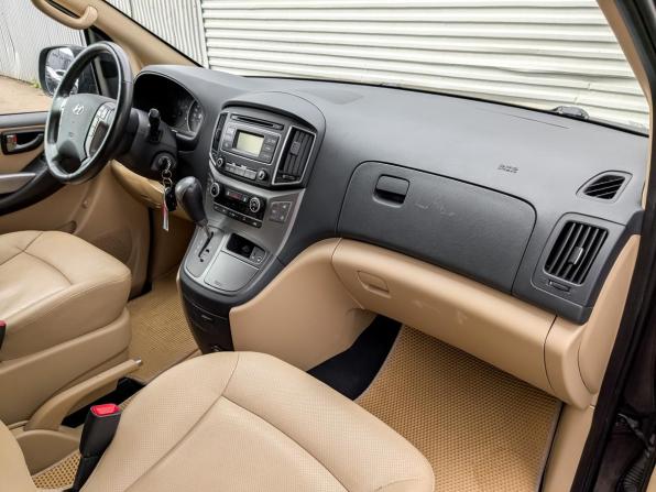 Hyundai H-1 II Рестайлинг 2 с пробегом 2021 года, цена 3 700 000 рублей, 73071 км, минивэн, Автокод Объявления
