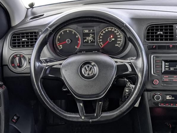 Volkswagen Polo V Рестайлинг с пробегом 2017 года, цена 1 250 000 рублей, 84394 км, седан, Автокод Объявления