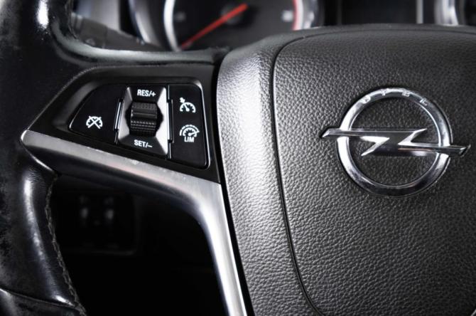 Opel Astra J Рестайлинг с пробегом 2012 года, цена 799 000 рублей, 201000 км, седан, Автокод Объявления