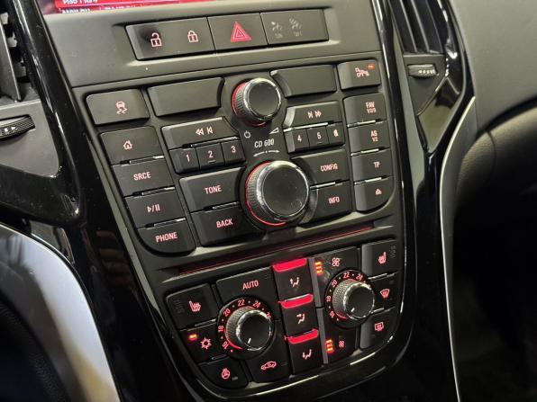 Opel Astra J Рестайлинг с пробегом 2014 года, цена 640 000 рублей, 92815 км, универсал, Автокод Объявления