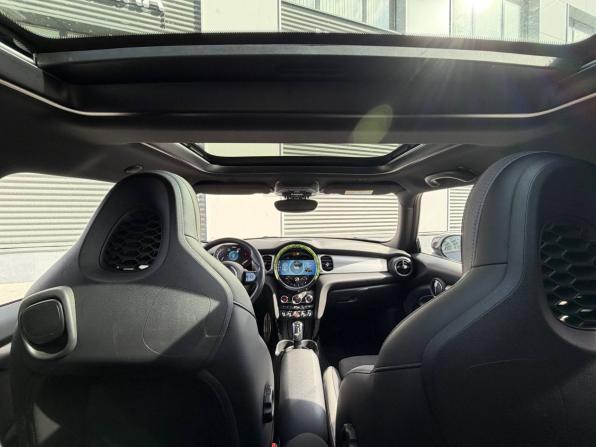 Mini Hatch III (F55/F56) Рестайлинг 2 с пробегом 2021 года, цена 3 455 000 рублей, 77650 км, хэтчбек, Автокод Объявления