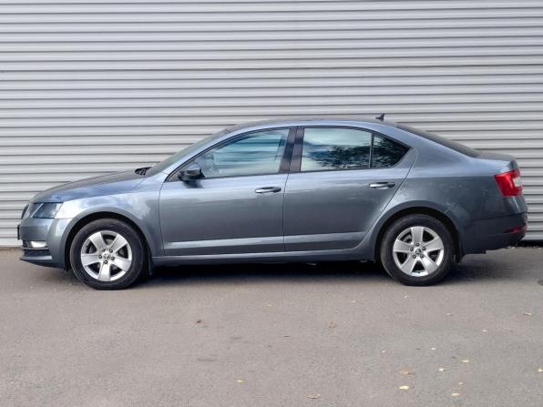 Skoda Octavia III (A7) Рестайлинг с пробегом 2017 года, цена 1 590 000 рублей, 133700 км, лифтбек, Автокод Объявления