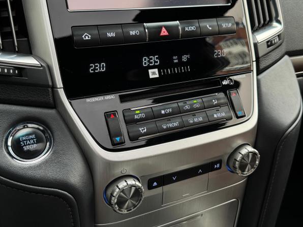 Toyota Land Cruiser 200 Series Рестайлинг 2 с пробегом 2016 года, цена 5 750 000 рублей, 203800 км, внедорожник, Автокод Объявления