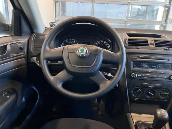 Skoda Octavia II (A5) Рестайлинг с пробегом 2011 года, цена 695 000 рублей, 207817 км, лифтбек, Автокод Объявления