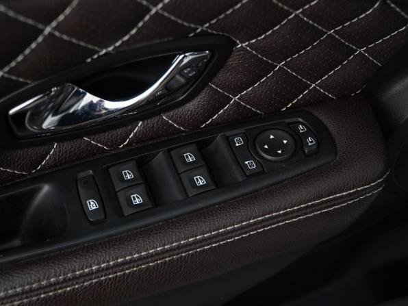 Renault Fluence I Рестайлинг с пробегом 2013 года, цена 999 999 рублей, 111987 км, седан, Автокод Объявления