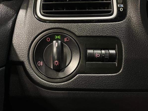 Volkswagen Polo V Рестайлинг с пробегом 2016 года, цена 1 189 000 рублей, 106779 км, седан, Автокод Объявления