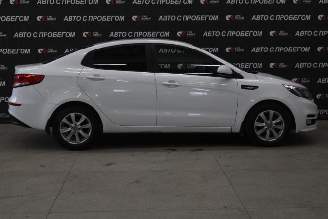 Kia Rio III Рестайлинг с пробегом 2016 года, цена 963 000 рублей, 136825 км, седан, Автокод Объявления