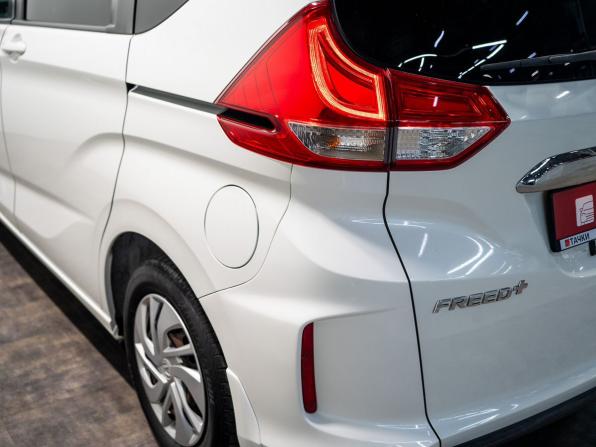 Honda Freed II с пробегом 2017 года, цена 1 315 000 рублей, 194000 км, компактвэн, Автокод Объявления