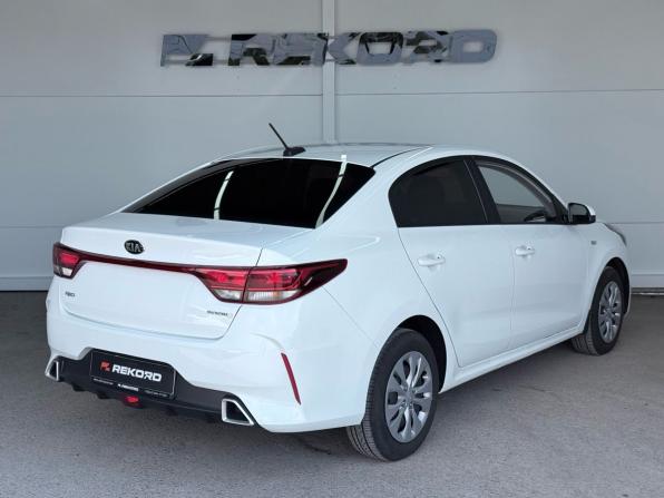 Kia Rio IV Рестайлинг с пробегом 2020 года, цена 1 599 000 рублей, 121000 км, седан, Автокод Объявления