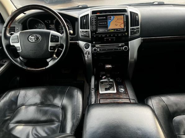 Toyota Land Cruiser 200 Series Рестайлинг 1 с пробегом 2013 года, цена 3 429 000 рублей, 259356 км, внедорожник, Автокод Объявления