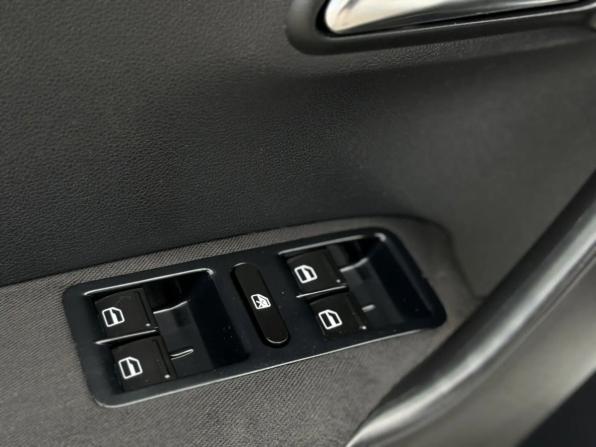 Volkswagen Polo V с пробегом 2013 года, цена 650 000 рублей, 292456 км, седан, Автокод Объявления