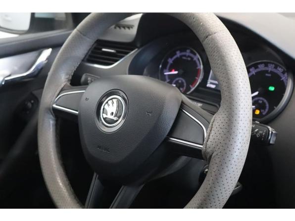 Skoda Octavia III (A7) Рестайлинг с пробегом 2018 года, цена 1 386 000 рублей, 217600 км, лифтбек, Автокод Объявления