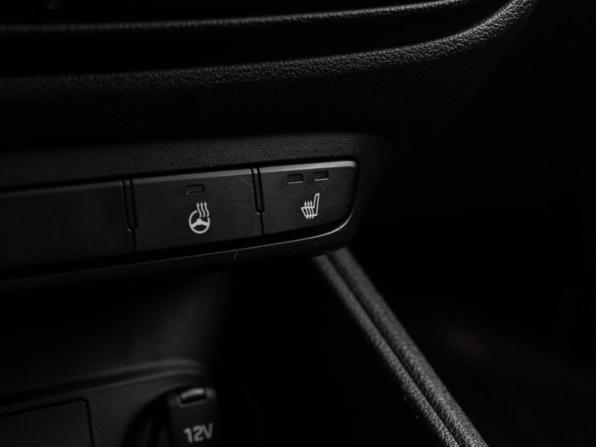 Hyundai Solaris II с пробегом 2017 года, цена 1 359 000 рублей, 80619 км, седан, Автокод Объявления