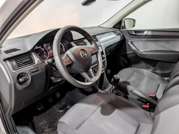 Skoda Rapid I Рестайлинг с пробегом 2019 года, цена 925 000 рублей, 142257 км, лифтбек, Автокод Объявления