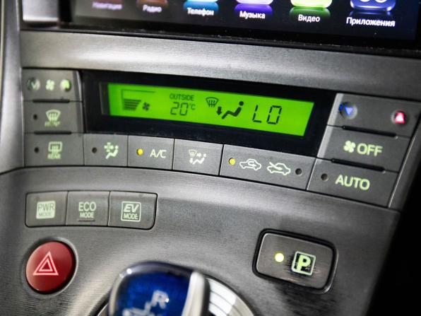 Toyota Prius III Рестайлинг (XW30) с пробегом 2014 года, цена 1 040 000 рублей, 220486 км, лифтбек, Автокод Объявления