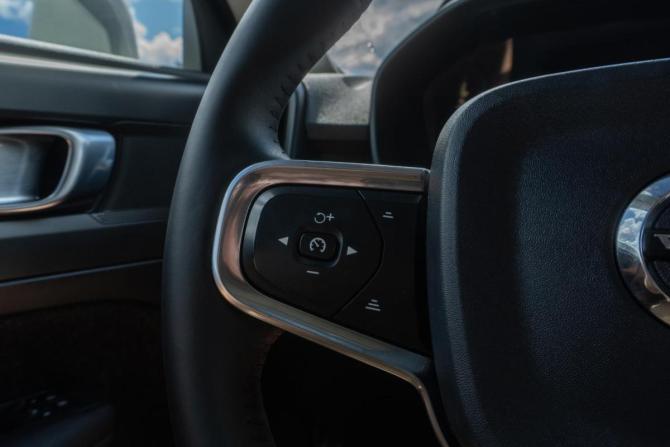 Volvo XC40 I с пробегом 2019 года, цена 2 590 000 рублей, 191721 км, внедорожник, Автокод Объявления