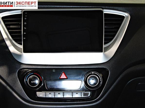 Hyundai Solaris II с пробегом 2018 года, цена 937 000 рублей, 278410 км, седан, Автокод Объявления