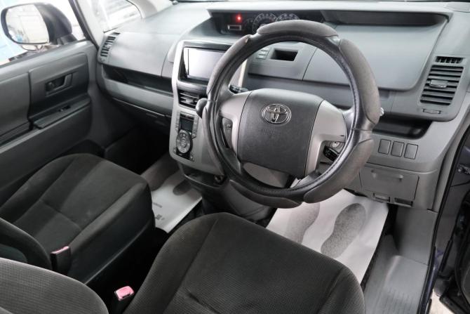 Toyota Voxy II (R70) с пробегом 2008 года, цена 1 169 000 рублей, 430000 км, минивэн, Автокод Объявления