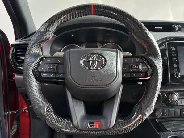 Toyota Hilux VIII Рестайлинг с пробегом 2022 года, цена 6 490 000 рублей, 33454 км, пикап, Автокод Объявления