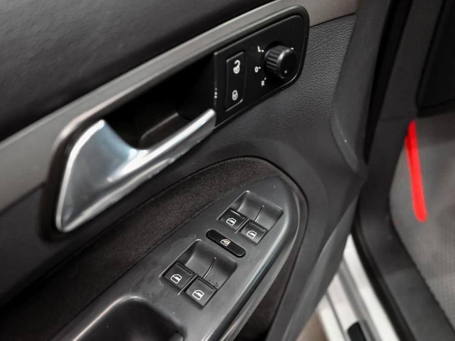 Volkswagen Touran I Рестайлинг Екатеринбург  - изображение 14