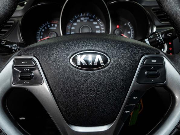 Kia Rio III Рестайлинг с пробегом 2016 года, цена 1 240 000 рублей, 90000 км, седан, Автокод Объявления